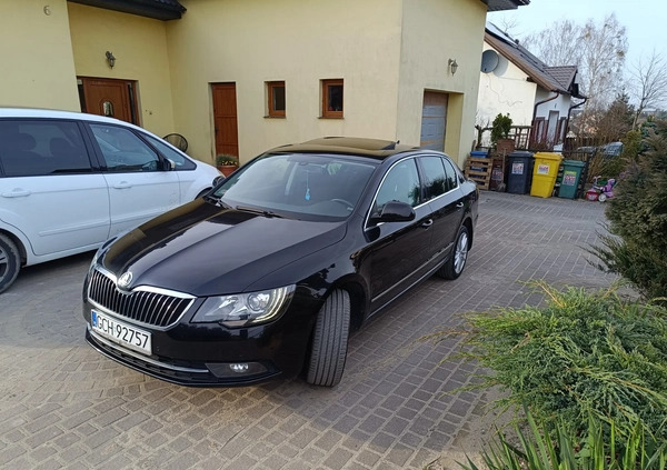 Skoda Superb cena 43900 przebieg: 300000, rok produkcji 2013 z Chojnice małe 301